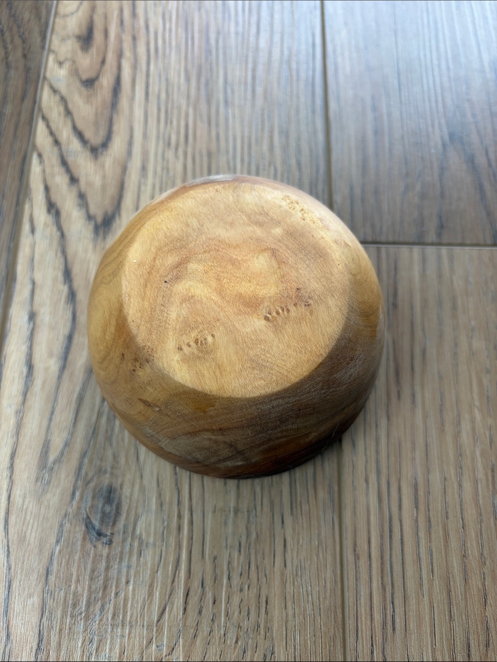 Artisinal olive wood Bowl with Spoon - Picture 3 of 5